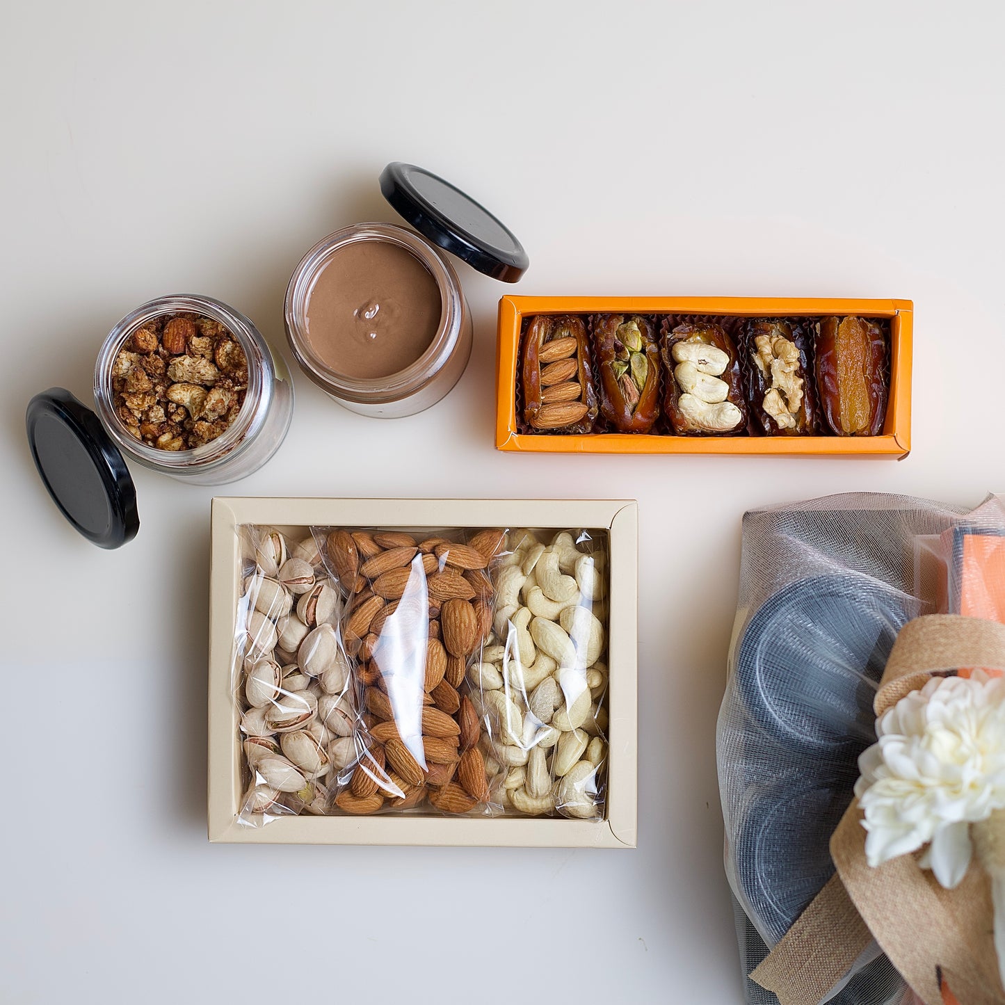 Luxury Nut & Date Hamper